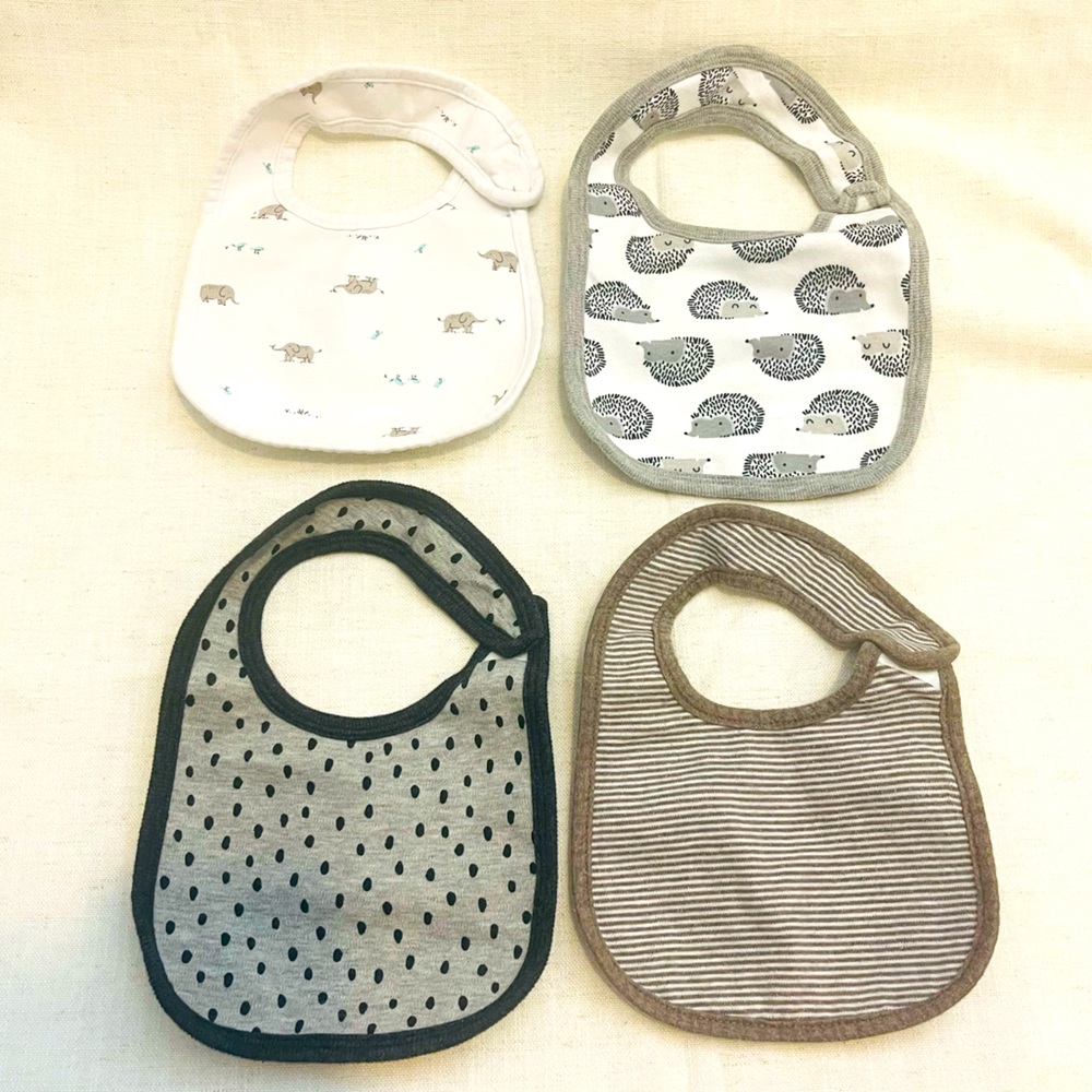baby basics 4 Pack bib set preloved 💕